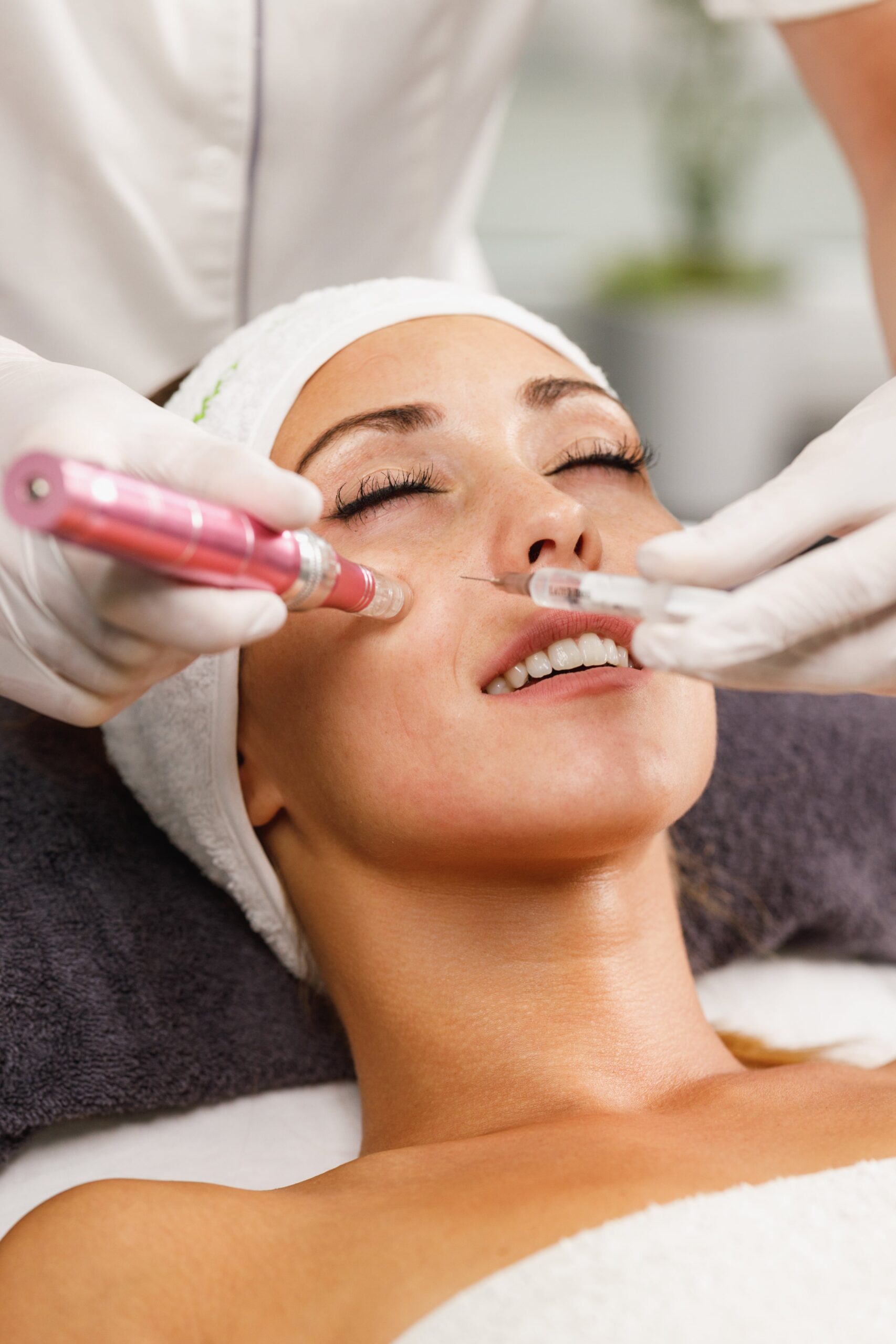 woman-on-a-facial-treatment-at-the-beauty-salon-2024-10-18-11-09-15-utc-min Woman On A Facial Treatment At The Beauty Salon