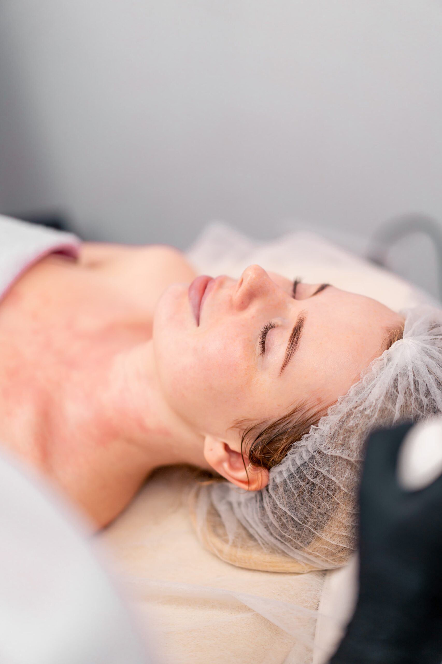 close-up-of-a-client-s-face-during-health-rejuvena-2024-12-05-17-16-27-utc-min Close-up of a client's face during health rejuvenation beauty procedure in a beauty salon skin care.