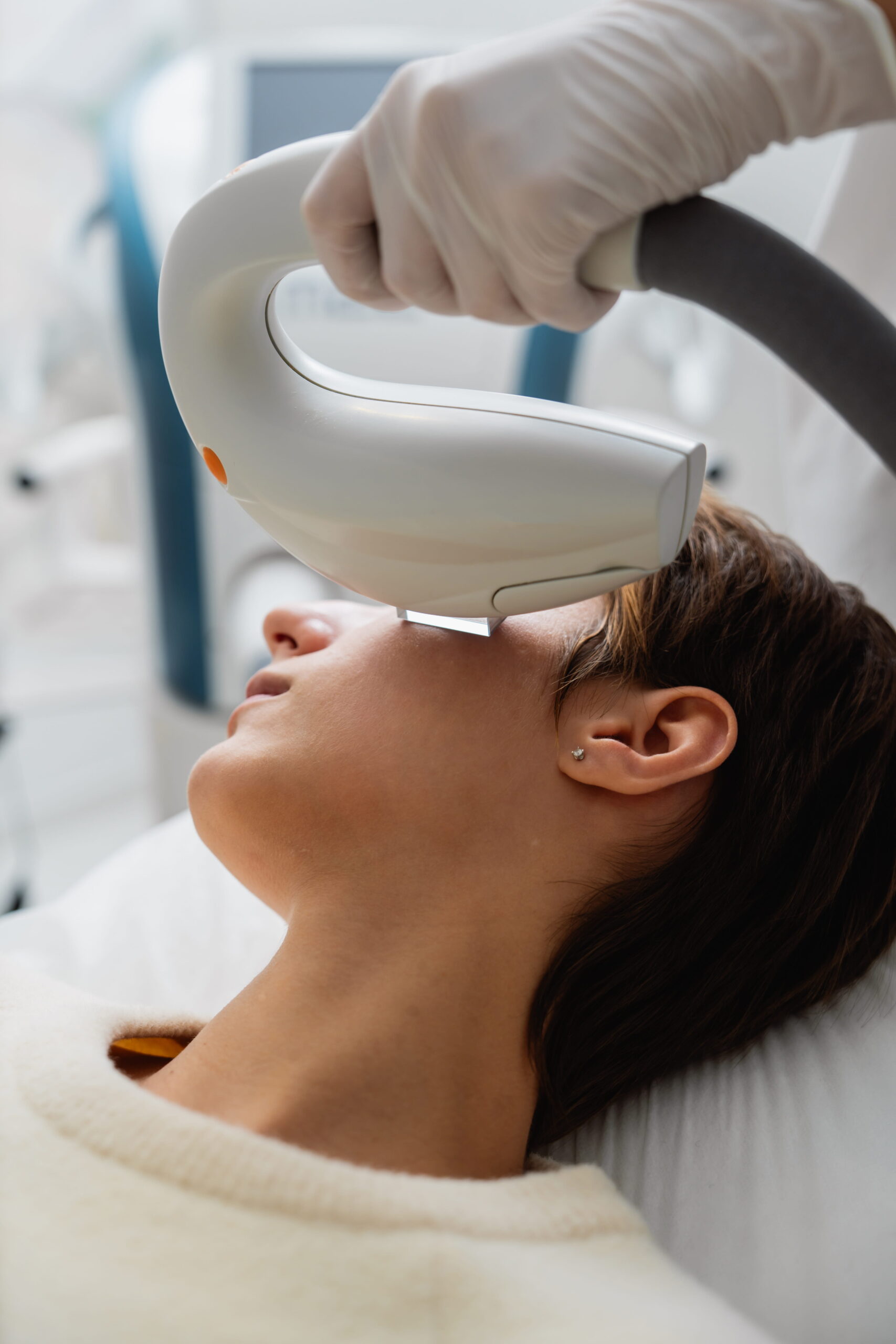 Phototherapy, photorejuvenation, IPL in a beauty salon. 